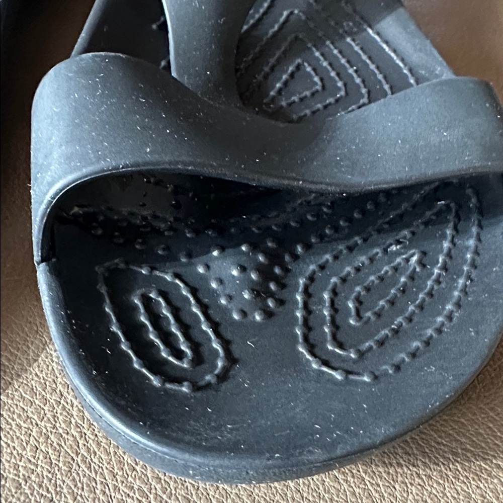 CROCS Women’s Black Sandals - Picture 4 of 12